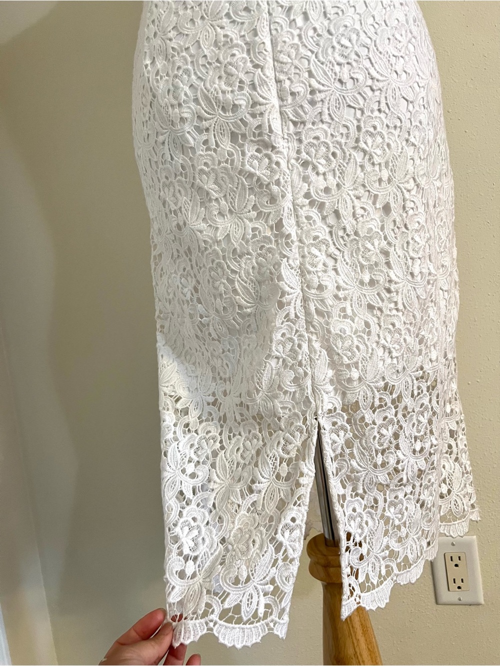 WHBM White Lace Crochet Floral Sheath Dress Size 10 Sleeveless bridal party lux - Picture 10 of 12